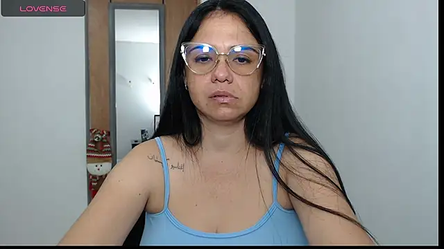 Snapshot of selena_ferri chatting on 12-20-25, 10:50 selena ferri online show from 12-20-25, 10:50