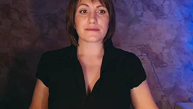 Snapshot of _letty_ chatting on 12-19-24, 11:35  letty  online show from 12-19-24, 11:35