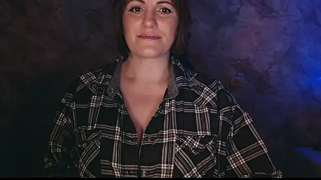 Snapshot of _letty_ chatting on 03-08-25, 03:39  letty  online show from 03-08-25, 03:39