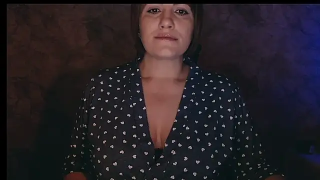 Snapshot of _letty_ chatting on 10-08-25, 10:29  letty  online show from 10-08-25, 10:29