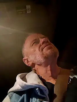 Makowboy online show from 10-23-25, 01:38