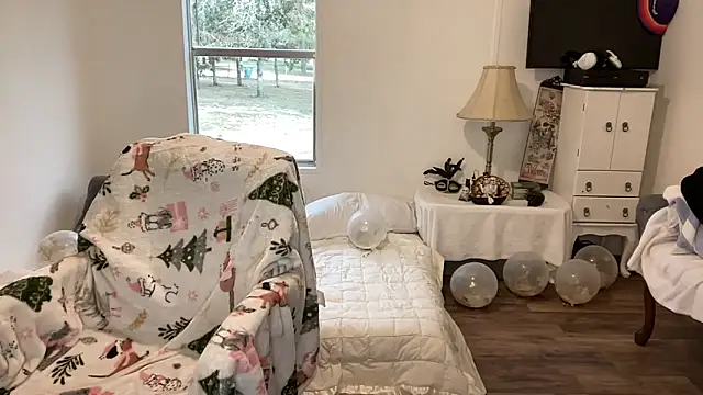 Snapshot of magicsparkles chatting on 12-05-24, 08:55 magicsparkles online show from 12-05-24, 08:55