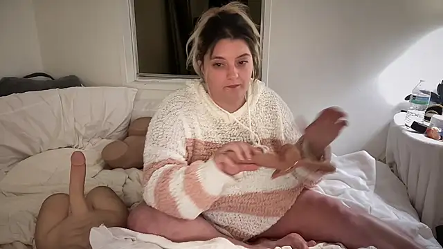 Snapshot of magicsparkles chatting on 12-13-24, 01:37 magicsparkles online show from 12-13-24, 01:37