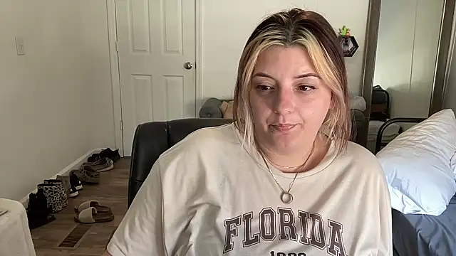 Snapshot of magicsparkles chatting on 02-05-25, 09:07 magicsparkles online show from 02-05-25, 09:07