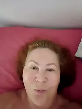 Snapshot of Hottie-Mom chatting on 09-09-25, 07:52 Hottie-Mom online show from 09-09-25, 07:52