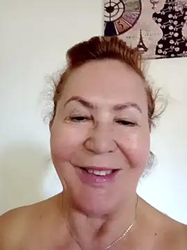 Snapshot of Hottie-Mom chatting on 09-21-25, 08:05 Hottie-Mom online show from 09-21-25, 08:05
