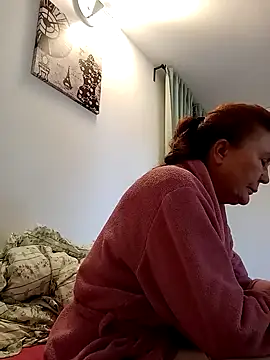 Snapshot of Hottie-Mom chatting on 09-26-25, 01:15 Hottie-Mom online show from 09-26-25, 01:15