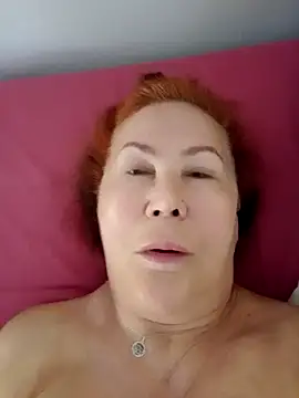 Snapshot of Hottie-Mom chatting on 10-20-25, 07:20 Hottie-Mom online show from 10-20-25, 07:20