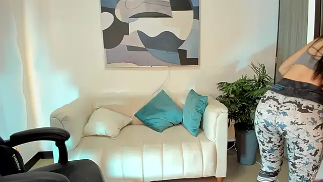 SaraParker  online show from 02-04-25, 02:32