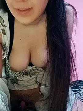 Snapshot of Amaya07 chatting on 12-17-25, 08:37 Amaya07 online show from 12-17-25, 08:37