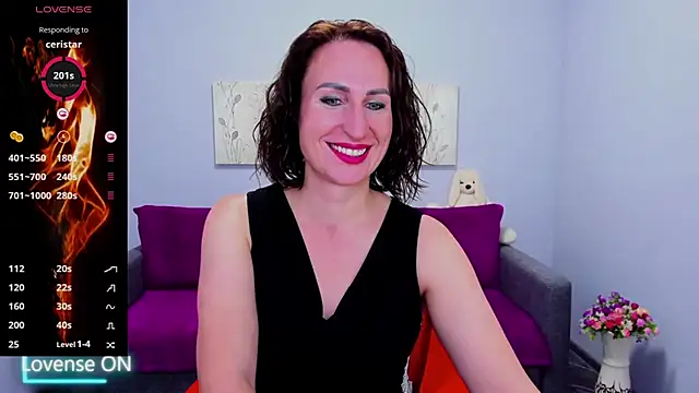 Snapshot of Nia_Smithh chatting on 10-14-25, 12:50 Nia Smithh online show from 10-14-25, 12:50