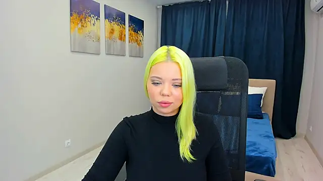 Snapshot of EnergyBunny_1 chatting on 01-19-25, 10:39 EnergyBunny 1 online show from 01-19-25, 10:39