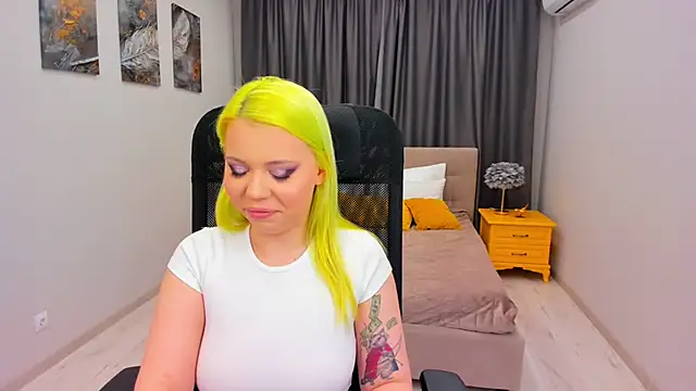 Snapshot of EnergyBunny_1 chatting on 03-10-25, 07:40 EnergyBunny 1 online show from 03-10-25, 07:40