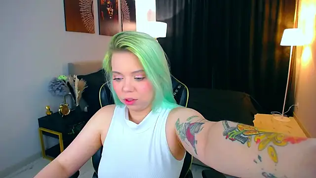 Snapshot of EnergyBunny_1 chatting on 10-06-25, 07:33 EnergyBunny 1 online show from 10-06-25, 07:33