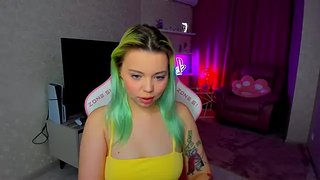 Snapshot of EnergyBunny_1 chatting on 11-17-25, 07:19 EnergyBunny 1 online show from 11-17-25, 07:19