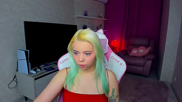 Snapshot of EnergyBunny_1 chatting on 11-24-25, 07:13 EnergyBunny 1 online show from 11-24-25, 07:13