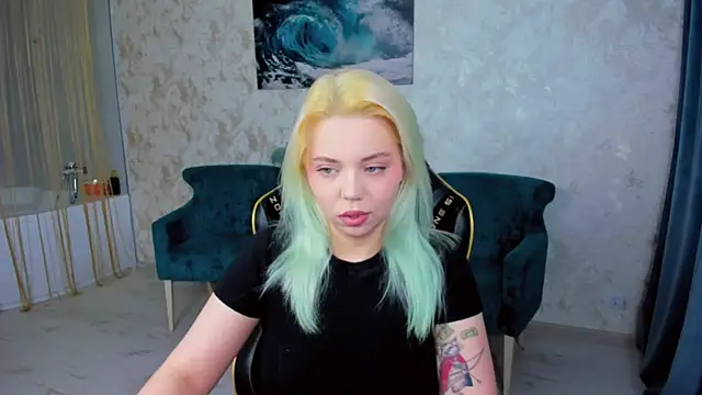 Snapshot of EnergyBunny_1 chatting on 11-25-25, 07:25 EnergyBunny 1 online show from 11-25-25, 07:25