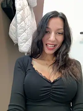  MiaQueen  online show from 11-18-25, 10:03