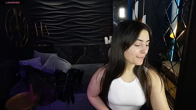 Snapshot of KylieMellow chatting on 02-07-25, 05:52 KylieMellow online show from 02-07-25, 05:52