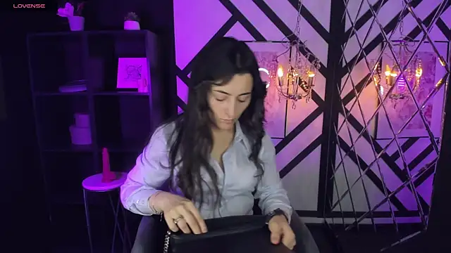 Snapshot of KylieMellow chatting on 02-17-25, 01:32 KylieMellow online show from 02-17-25, 01:32