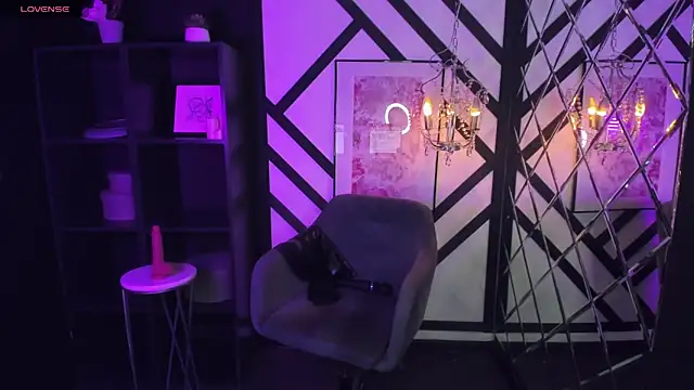 Snapshot of KylieMellow chatting on 02-17-25, 04:37 KylieMellow online show from 02-17-25, 04:37