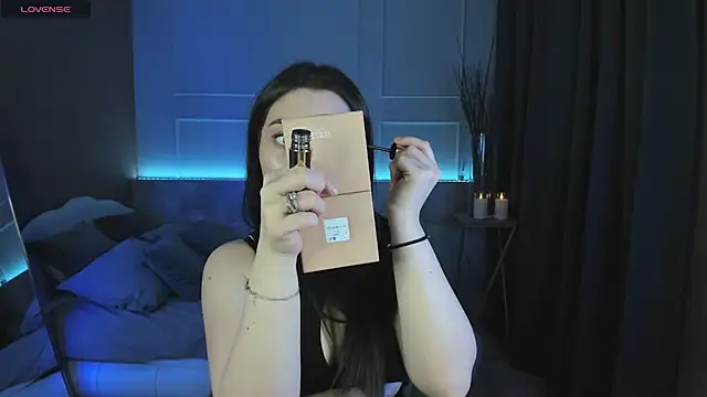 Snapshot of KylieMellow chatting on 02-21-25, 12:17 KylieMellow online show from 02-21-25, 12:17