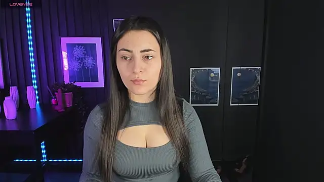 Snapshot of KylieMellow chatting on 02-22-25, 05:44 KylieMellow online show from 02-22-25, 05:44