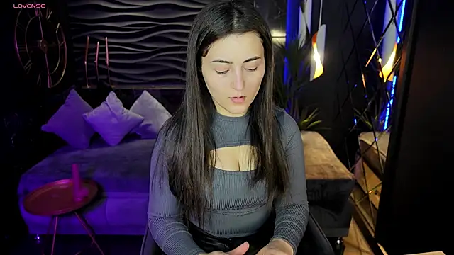 Snapshot of KylieMellow chatting on 02-23-25, 01:42 KylieMellow online show from 02-23-25, 01:42