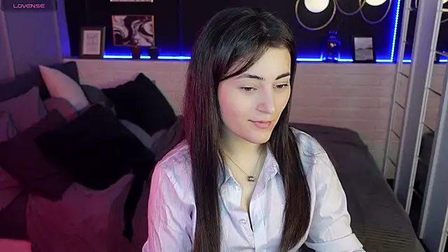 Snapshot of KylieMellow chatting on 02-28-25, 05:48 KylieMellow online show from 02-28-25, 05:48