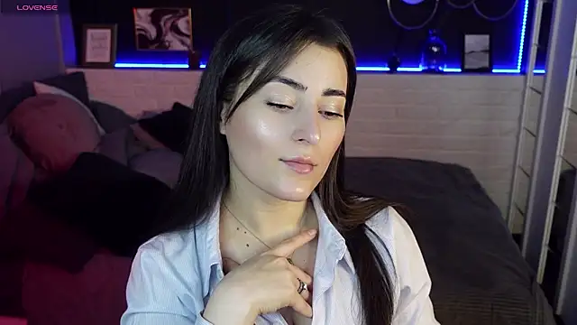 Snapshot of KylieMellow chatting on 02-28-25, 08:53 KylieMellow online show from 02-28-25, 08:53