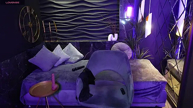 Snapshot of KylieMellow chatting on 03-04-25, 08:35 KylieMellow online show from 03-04-25, 08:35