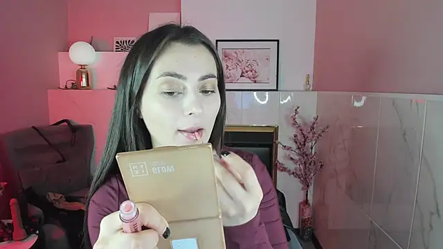 Snapshot of KylieMellow chatting on 09-25-25, 02:10 KylieMellow online show from 09-25-25, 02:10