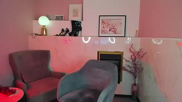 Snapshot of KylieMellow chatting on 10-12-25, 05:39 KylieMellow online show from 10-12-25, 05:39