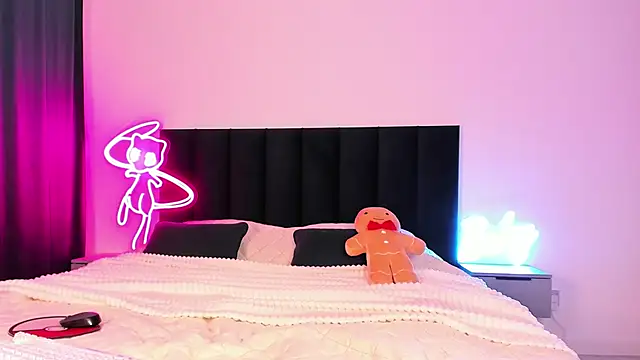 Snapshot of wow_lovie chatting on 12-23-24, 05:39 wow lovie online show from 12-23-24, 05:39