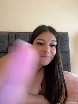 Alyshanon18 online show from 12-20-25, 03:30