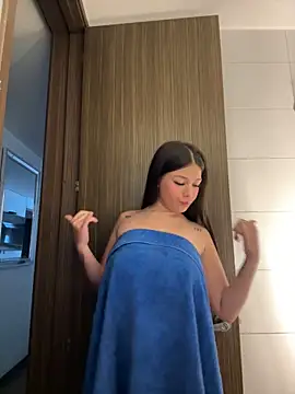 Alyshanon18 online show from 03-07-26, 10:51