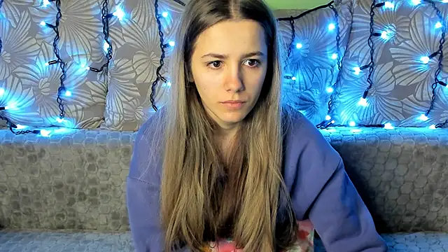 MaggieCake online show from 12-18-24, 03:26