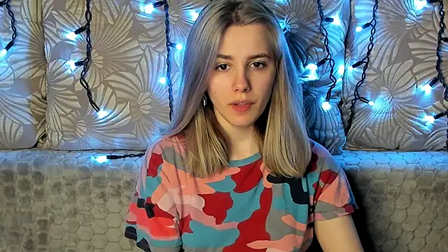 MaggieCake online show from 03-08-25, 04:12