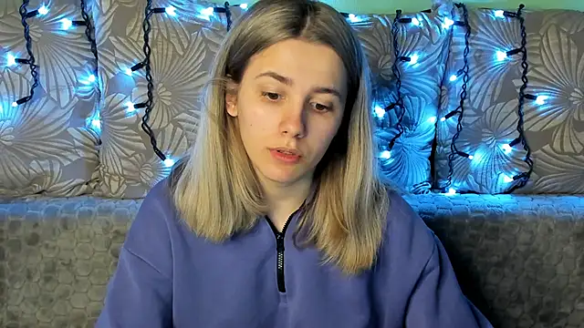 MaggieCake online show from 03-18-25, 04:37