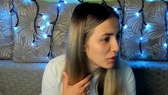 MaggieCake online show from 10-15-25, 12:33