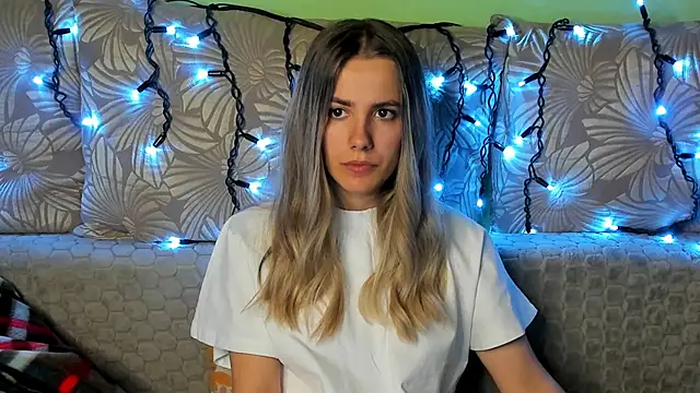 MaggieCake online show from 11-08-25, 01:39