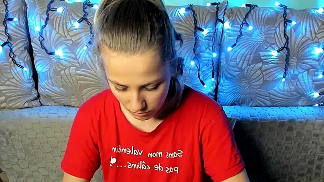 MaggieCake online show from 12-22-25, 03:25