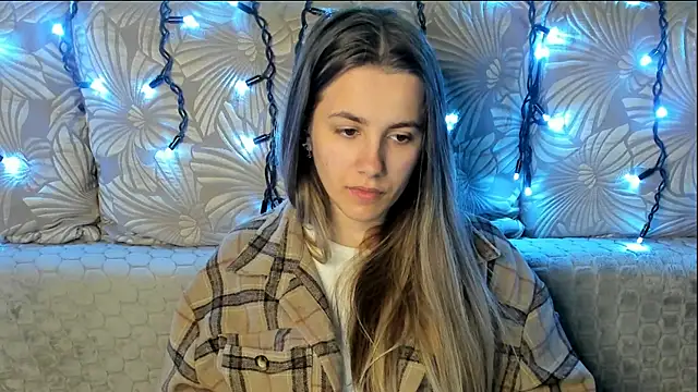 MaggieCake online show from 04-11-26, 03:00