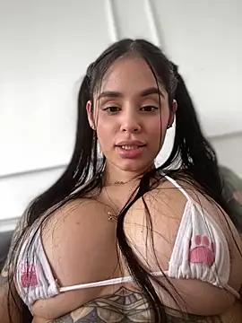 LaraHenao online show from 02-03-25, 01:08