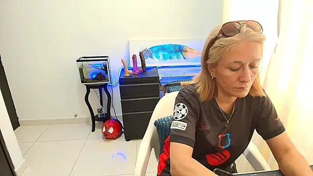 Naty Stone online show from 10-21-25, 08:31