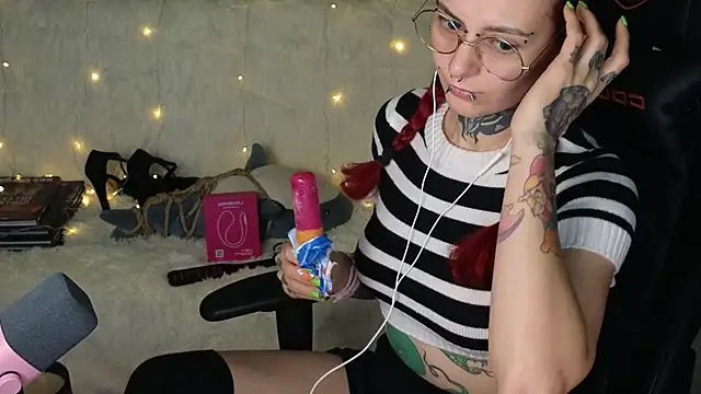 Snapshot of Ginger_Stay chatting on 10-02-25, 11:01 Ginger Stay online show from 10-02-25, 11:01