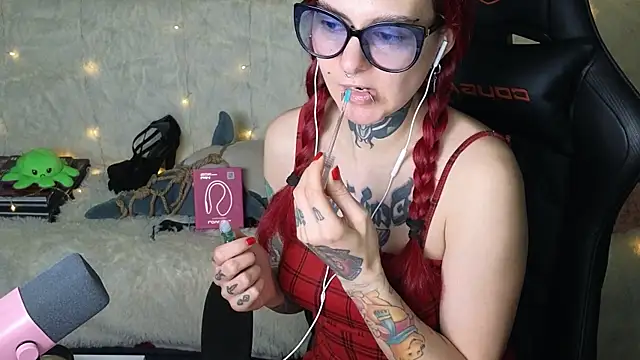 Snapshot of Ginger_Stay chatting on 10-23-25, 02:00 Ginger Stay online show from 10-23-25, 02:00