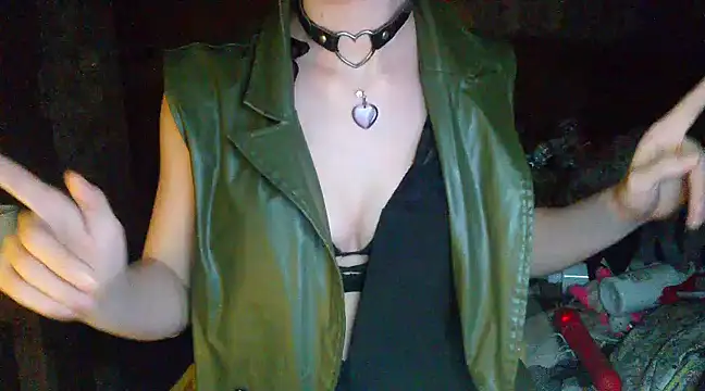 WildMissNiks online show from 12-17-24, 03:39