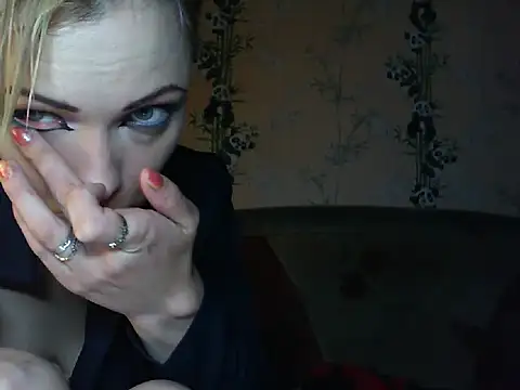 Snapshot of WildMissNiks chatting on 06-11-26, 06:11 WildMissNiks online show from 06-11-26, 06:11