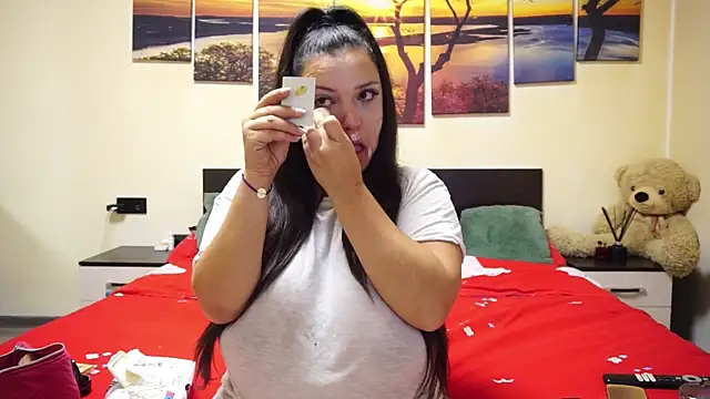 Snapshot of adelline chatting on 11-09-25, 09:46 adelline online show from 11-09-25, 09:46